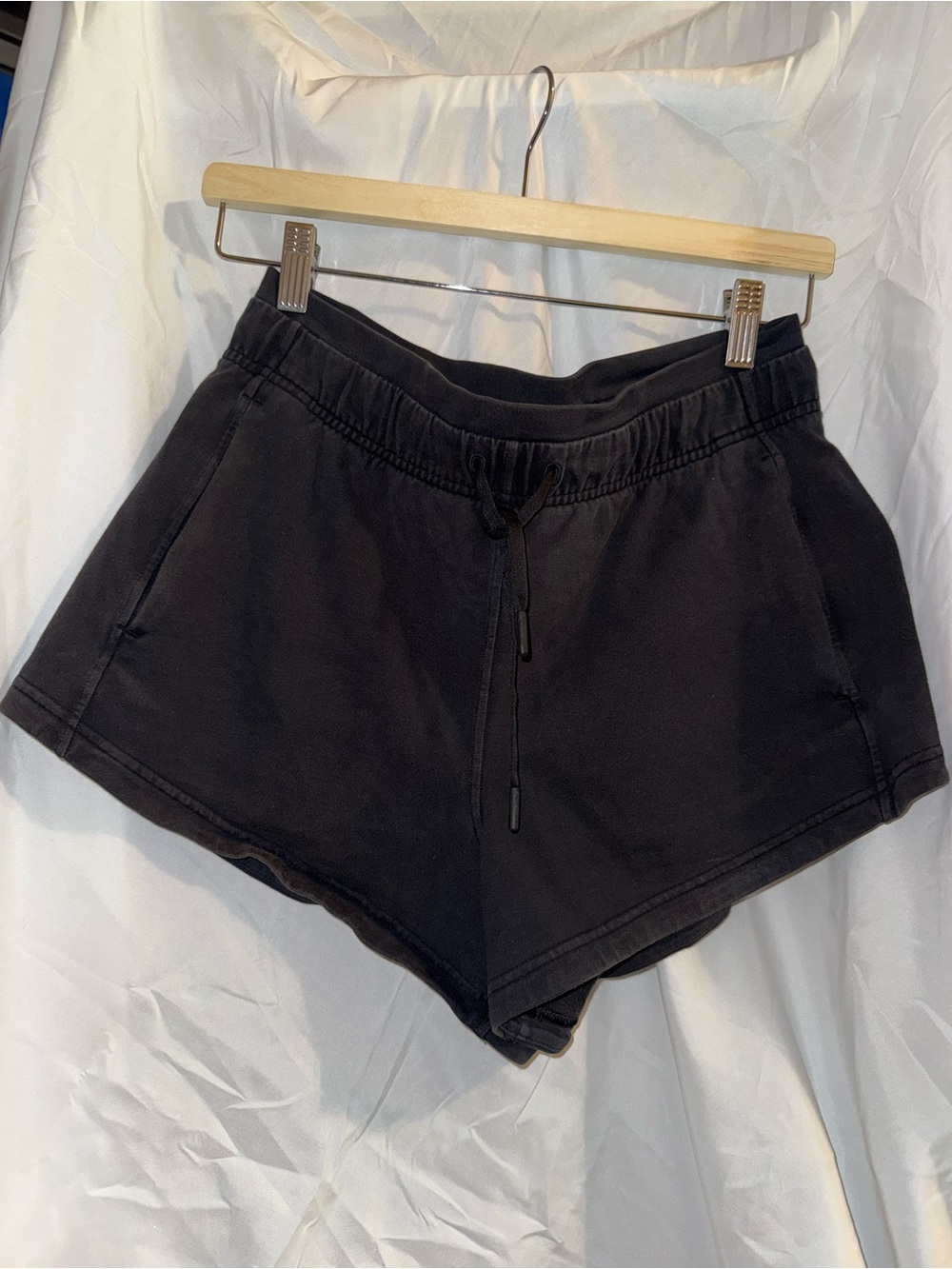 Lululemon French Terry Drawstring Lounge Shorts, size 6